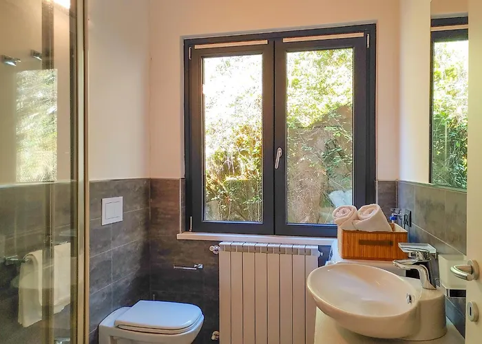 Salute Mit Panorama Balkon Am