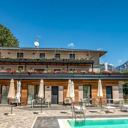 Salute Mit Panorama Balkon Am דירה *