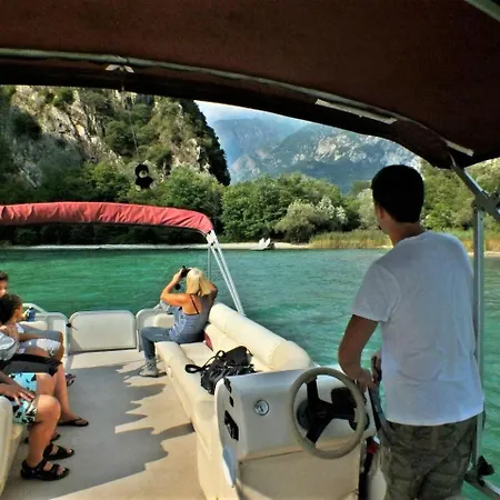 Salute Mit Panorama Balkon Am