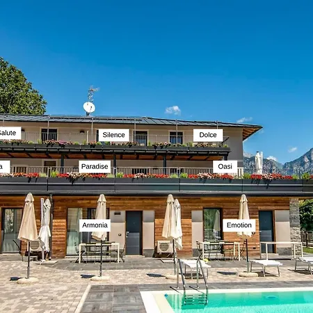 Salute Mit Panorama Balkon Am Dascio